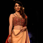 Kiara-Advani-walks-the-ramp-at-IIJW-2015