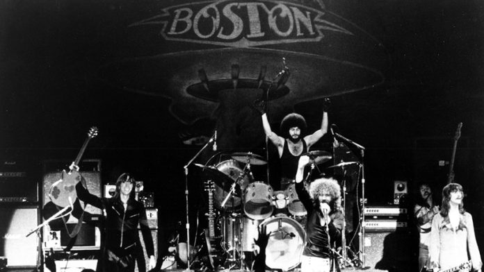 Drummer Sib Hashian Dies After An Onstage Collapse