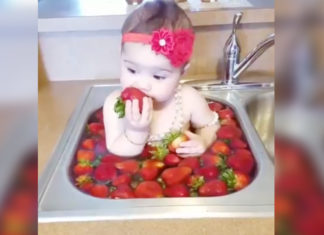 Baby-Strawberry-Bath