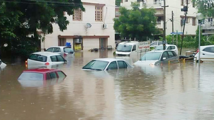 Heavy Rains in Chandigarh Causing Floods: Cars Seen Floating!