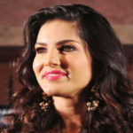 Sunny-Leone-ties-Rakhi-to-h