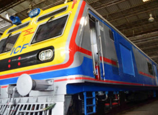 Mumbai-1st-AC-local-train