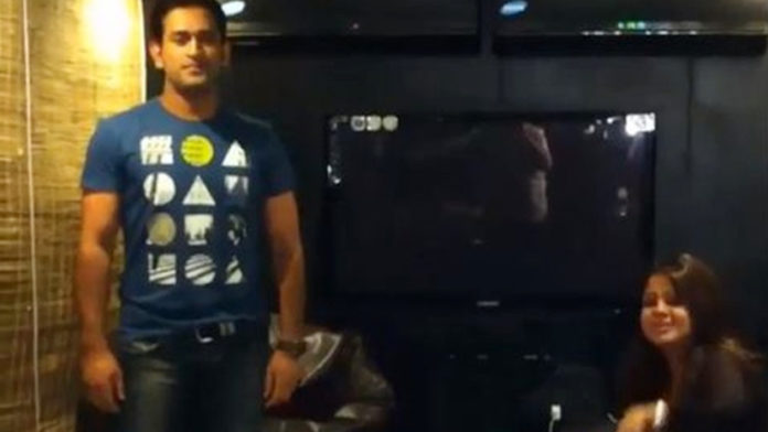 MS-Dhoni-Dance-For-Desi-Boy-song