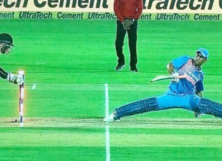 MS-Dhoni-Split-Moment