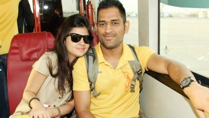 Sakshi Teases MS Dhoni In This Adorable Video And His Expression Is Priceless!