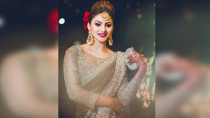 Urvashi-Rautela-Wears-44kg-saree