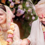 Kohli-Singing-Mere-Mehboob-for-anushka