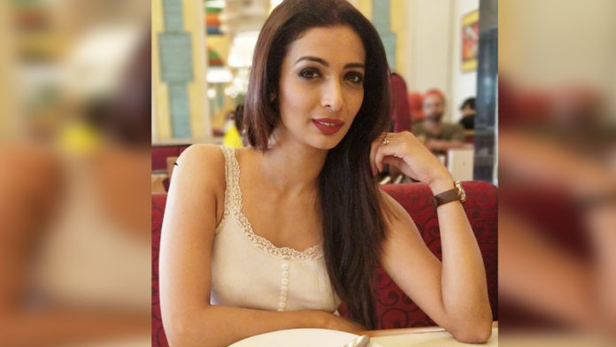 Malaika-Arora-Look-Alike-Henna-panchal