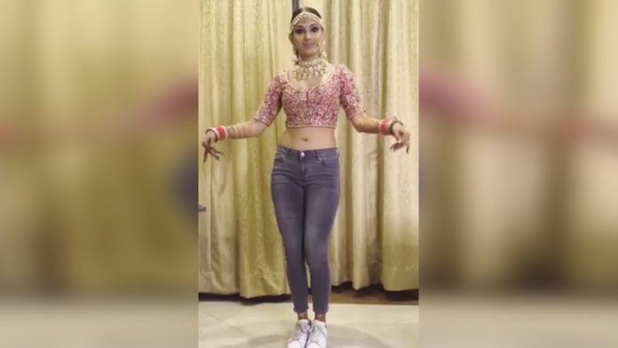 People Are Going Insane By Watching The Dance Of Desi Bride Wearing Choli And Jeans